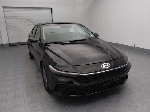 Used 2024 Hyundai Elantra SEL image 14