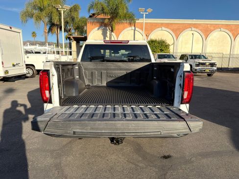 Used 2024 GMC Sierra 1500 SLT image 17