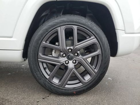 Used 2025 Jeep Compass Limited w/ High Altitude Package image 9