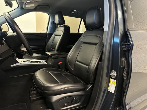 Used 2023 Ford Explorer XLT w/ Equipment Group 202A AWD/4WD image 8