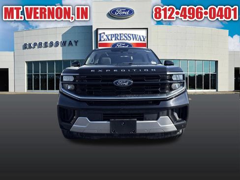 Used 2025 Ford Expedition Platinum w/ Driver's Package AWD/4WD image 11