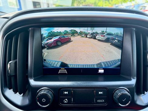Used 2022 Chevrolet Colorado LT w/ Luxury Package AWD/4WD image 38