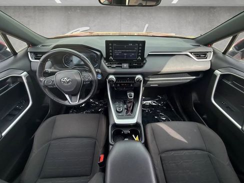 Used 2021 Toyota RAV4 SE w/ Weather & Moonroof Package AWD/4WD image 21