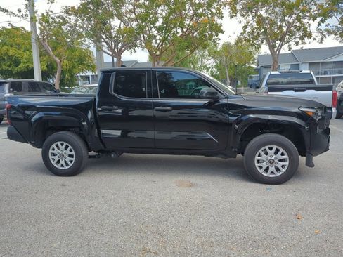 Used 2025 Toyota Tacoma SR image 4