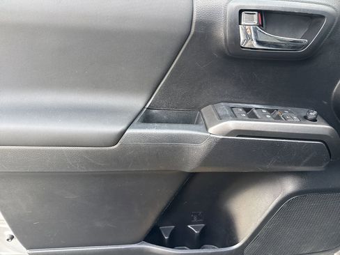 Used 2021 Toyota Tacoma TRD Off-Road image 10