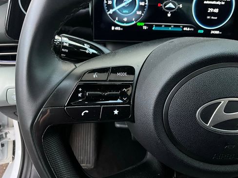 Used 2025 Hyundai Elantra Limited image 33