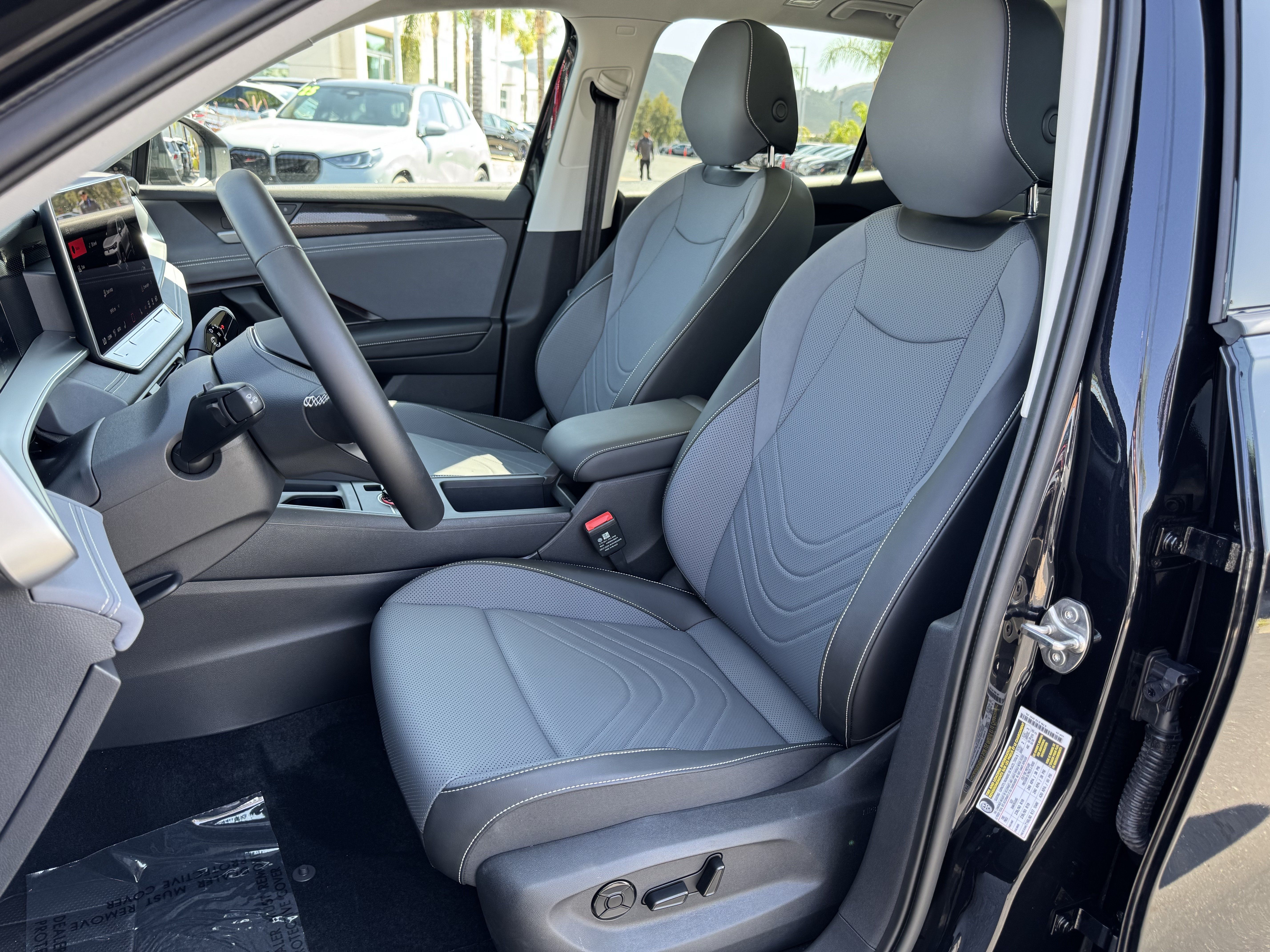 Certified 2025 Volkswagen Tiguan SE AWD/4WD image 14
