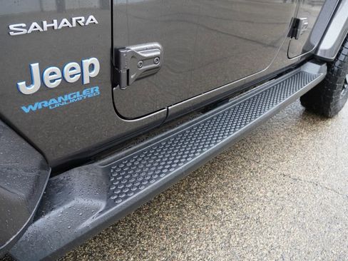 Used 2022 Jeep Wrangler Unlimited Sahara w/ Cold Weather Group image 15