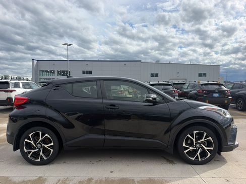 Used 2019 Toyota C-HR XLE FWD image 6