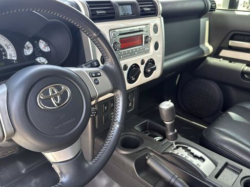 Used 2012 Toyota FJ Cruiser 2WD w/ Upgrade Pkg image 27