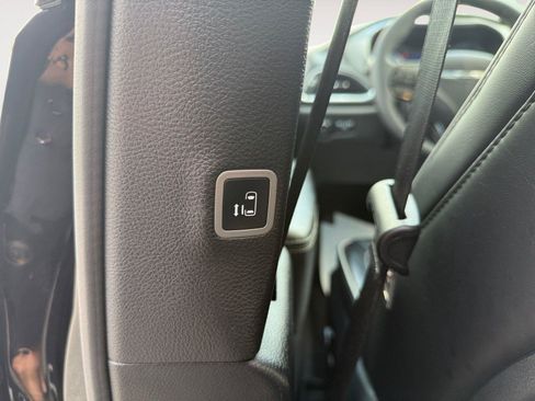 Used 2025 Chrysler Pacifica Limited FWD image 20