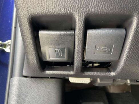 Used 2025 Toyota RAV4 XLE w/ Convenience Package FWD image 30
