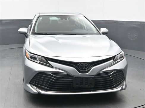 Used 2020 Toyota Camry LE image 8