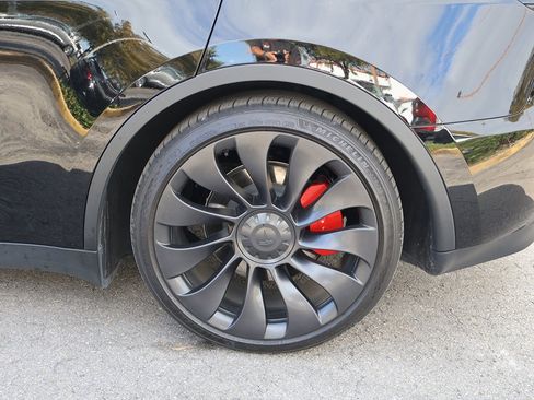 Used 2023 Tesla Model Y Long Range image 22