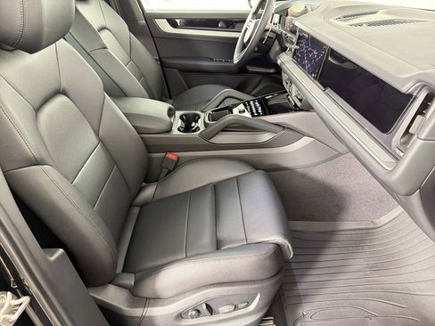 Used 2026 Porsche Cayenne image 30