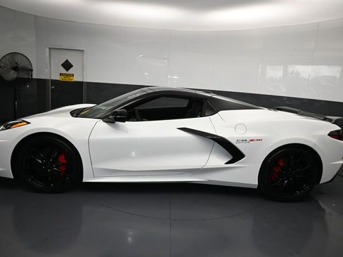 Used 2024 Chevrolet Corvette Stingray Convertible w/ Z51 Performance Package image 13