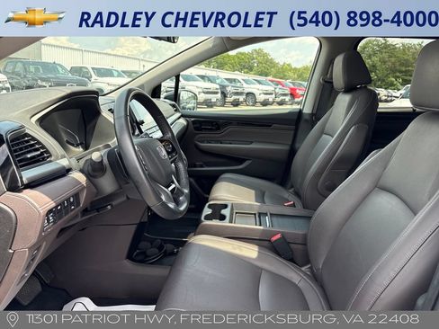 Used 2023 Honda Odyssey Touring image 3