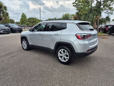Used 2024 Jeep Compass Latitude AWD/4WD image 6