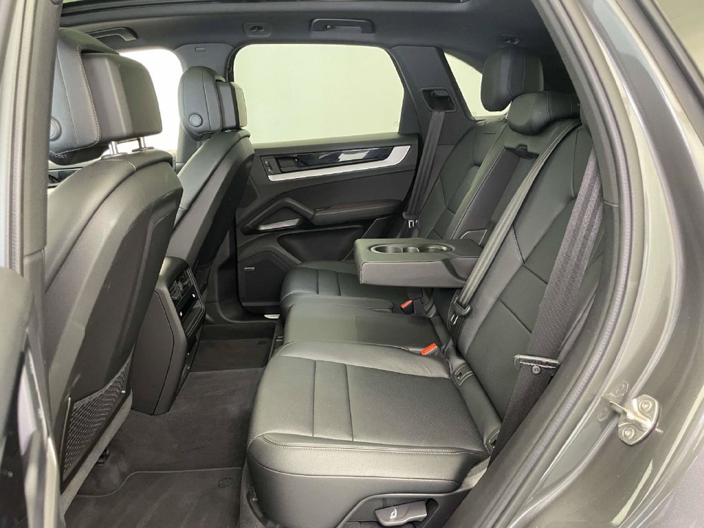 Certified 2025 Porsche Cayenne AWD/4WD image 19