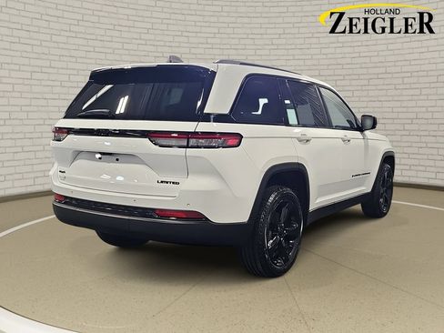 Used 2023 Jeep Grand Cherokee Limited w/ Black Appearance Package AWD/4WD image 5