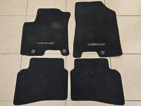 Used 2021 Hyundai Venue SE image 19