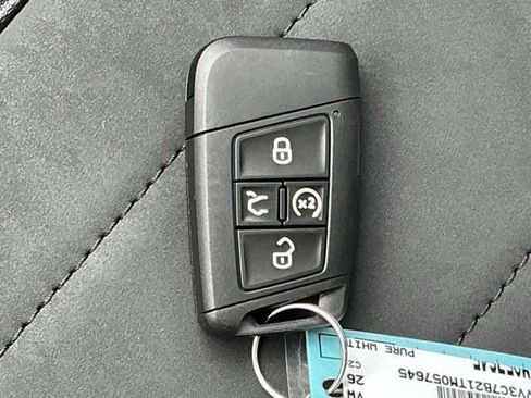 New 2026 Volkswagen Taos SE FWD image 29