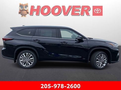 New 2026 Toyota Highlander Platinum AWD/4WD image 2
