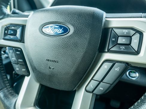 Used 2015 Ford F150 Lariat w/ Equipment Group 502A Luxury AWD/4WD image 28