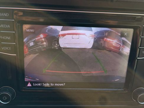 Used 2017 Volkswagen Jetta SE FWD image 16