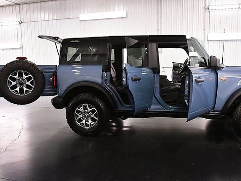 Used 2025 Ford Bronco Badlands image 31