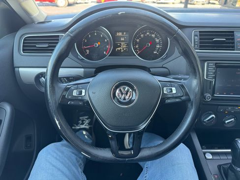 Used 2016 Volkswagen Jetta SE image 14