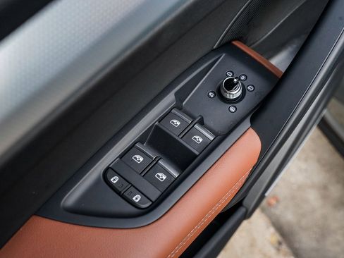 Used 2025 Audi Q5 Prestige image 11