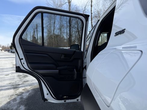 Used 2025 Toyota 4Runner 4WD image 26