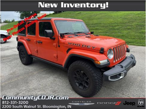 Used 2018 Jeep Wrangler Unlimited Sahara w/ Dual Top Group AWD/4WD image 1