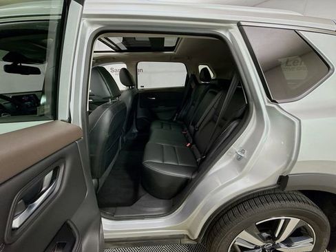 Used 2022 Nissan Rogue SL image 26