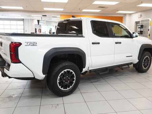 Used 2024 Toyota Tacoma TRD Off-Road w/ TRD Off Road Upgrade Package AWD/4WD image 11
