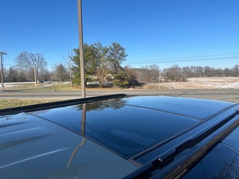 Used 2020 Land Rover Defender 110 SE image 9