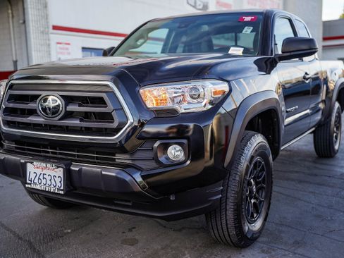 Certified 2023 Toyota Tacoma SR5 image 3