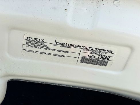 Used 2018 Chrysler Pacifica Touring-L FWD image 20