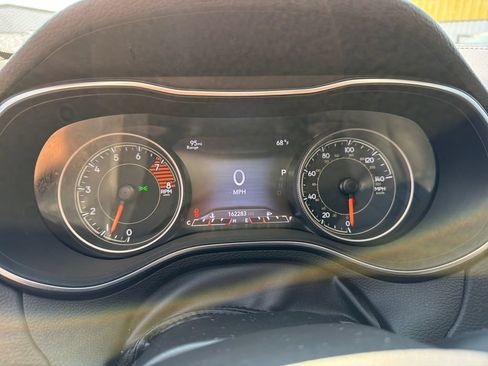 Used 2019 Jeep Cherokee Limited AWD/4WD image 11
