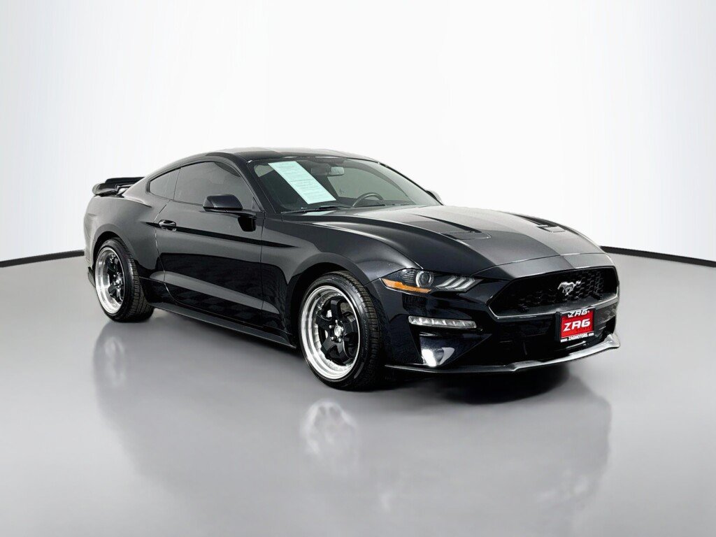 Used 2020 Ford Mustang Coupe RWD image 7
