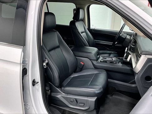 Used 2023 Ford Expedition XLT image 10