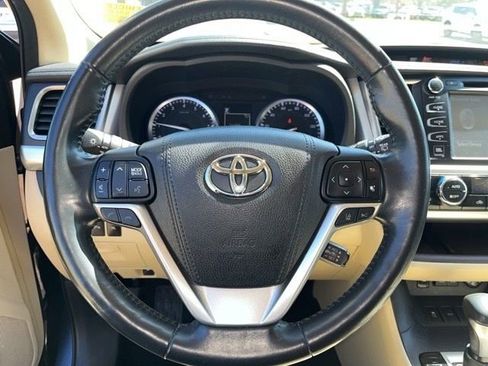 Used 2017 Toyota Highlander Limited Platinum image 17