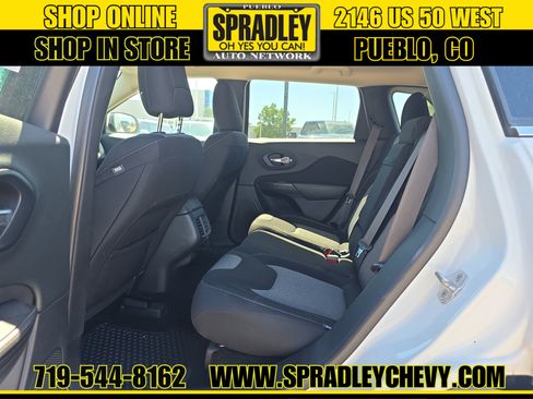 Used 2014 Jeep Cherokee Latitude w/ Cold Weather Group AWD/4WD image 5