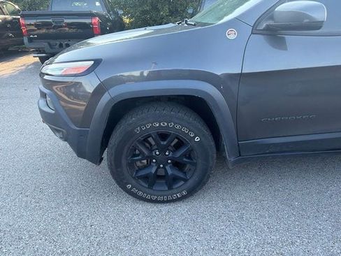 Used 2018 Jeep Cherokee Trailhawk w/ Quick Order Package 27L AWD/4WD image 10