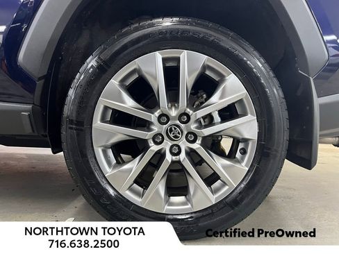 Used 2022 Toyota RAV4 XLE Premium image 28