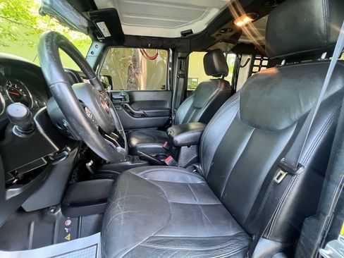 Used 2015 Jeep Wrangler Unlimited Sahara AWD/4WD image 14