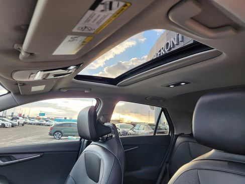 Certified 2023 Kia Niro EX Touring image 12