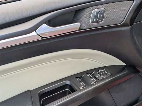 Used 2018 Ford Fusion Titanium image 16