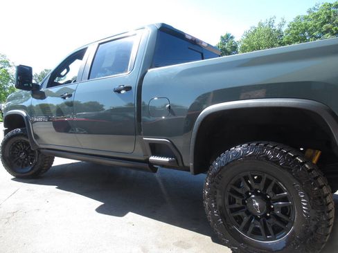 Used 2025 Chevrolet Silverado 2500 ZR2 w/ Technology Package AWD/4WD image 24